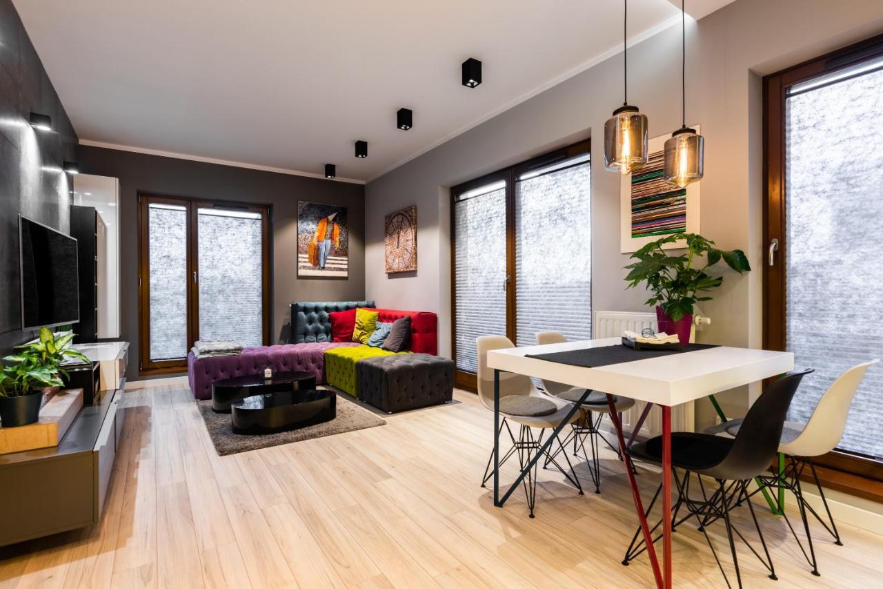 Elegant Business Accommodation With Parking - By Upstairs Kraków Exteriör bild
