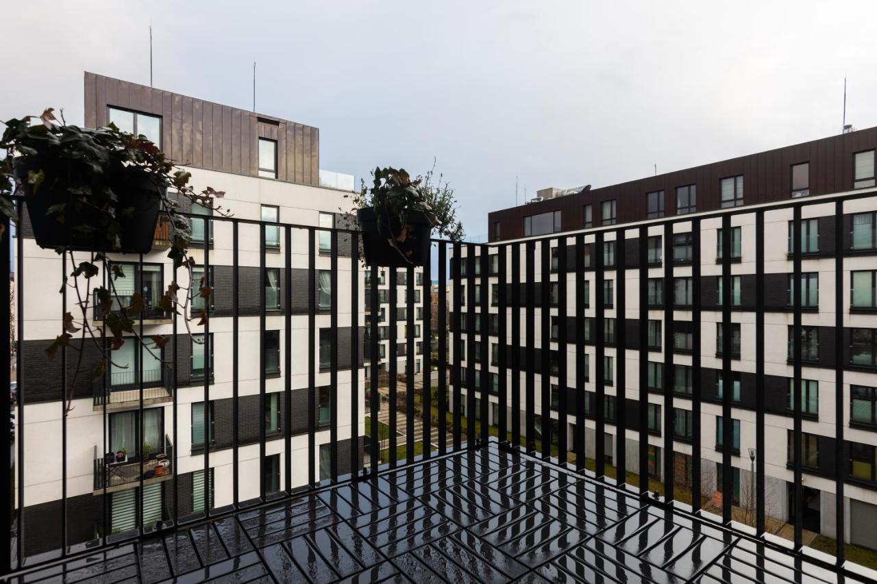 Elegant Business Accommodation With Parking - By Upstairs Kraków Exteriör bild