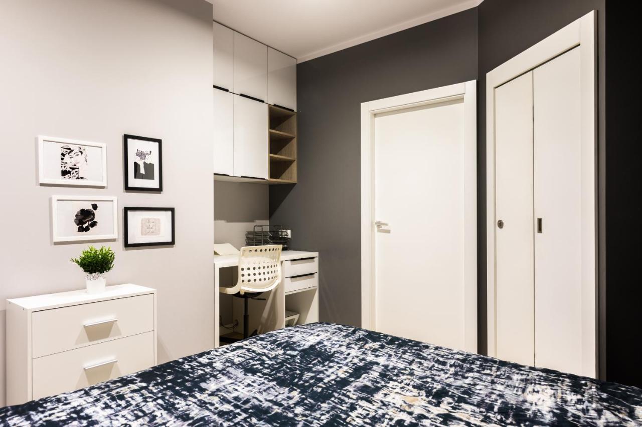 Elegant Business Accommodation With Parking - By Upstairs Kraków Exteriör bild